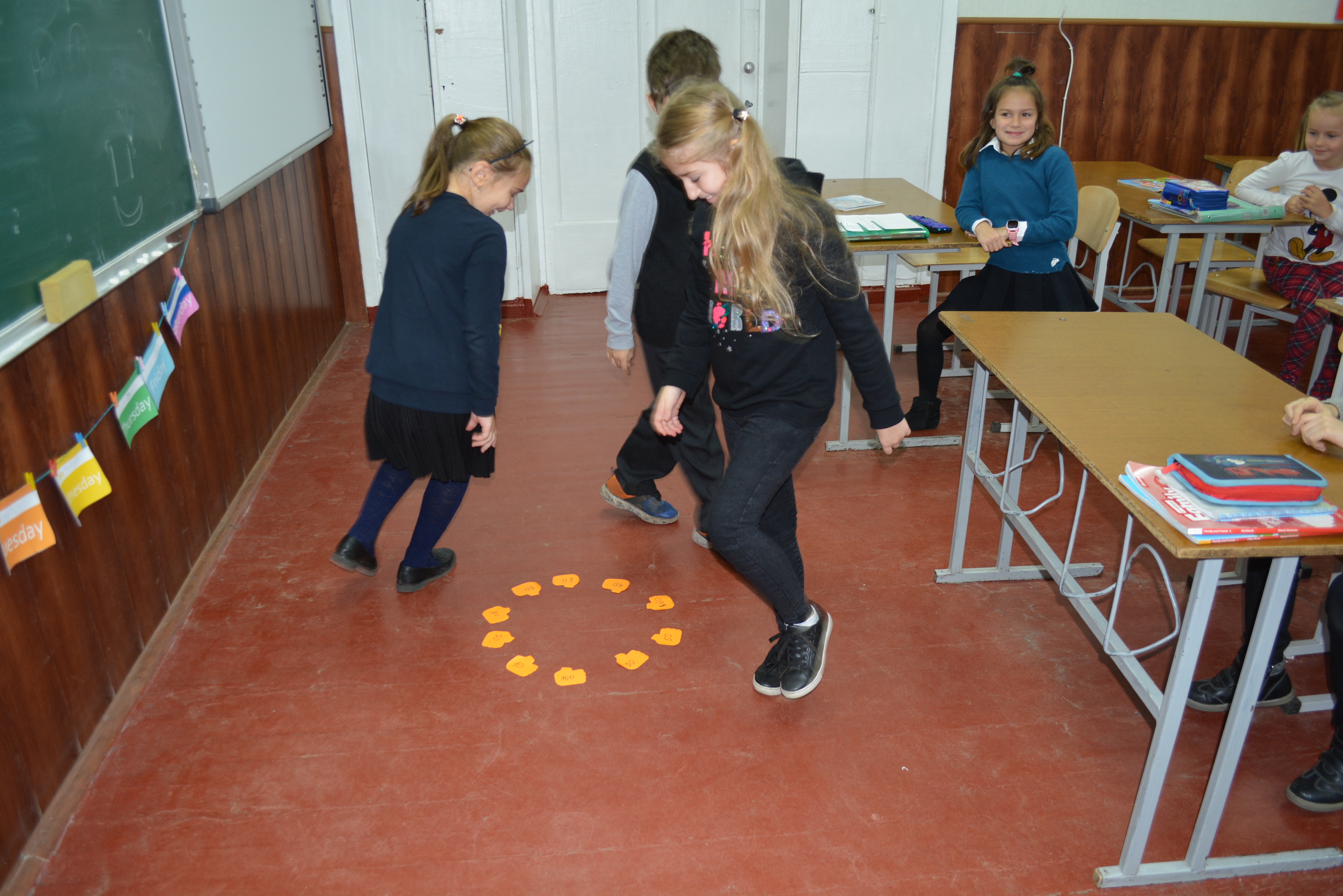 Game "Dance, Stop and Say the word"