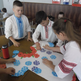 Спочатку ми хотіли, щоб наша вишиванка була така...
