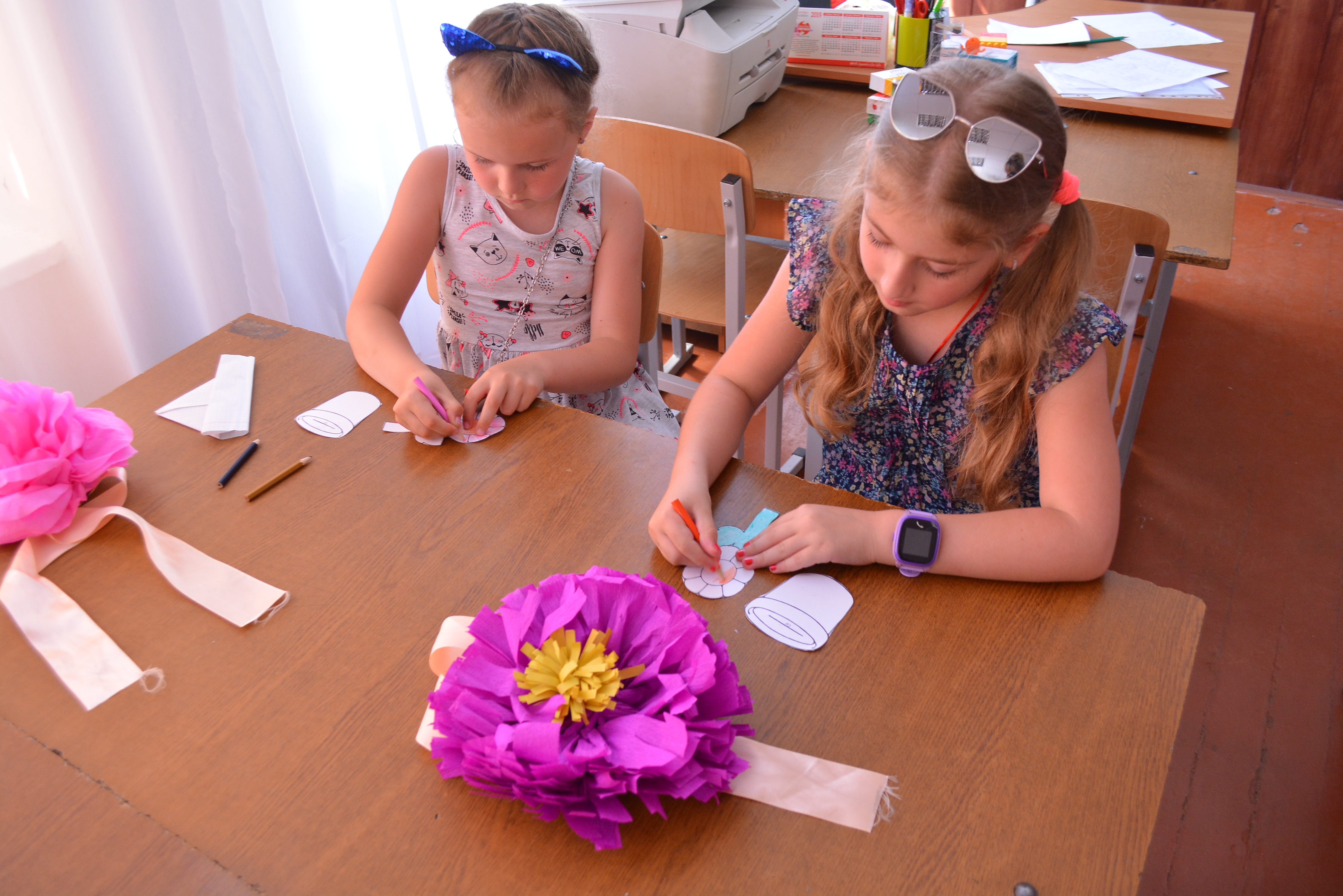 Drawing and presenting a flower-pot.