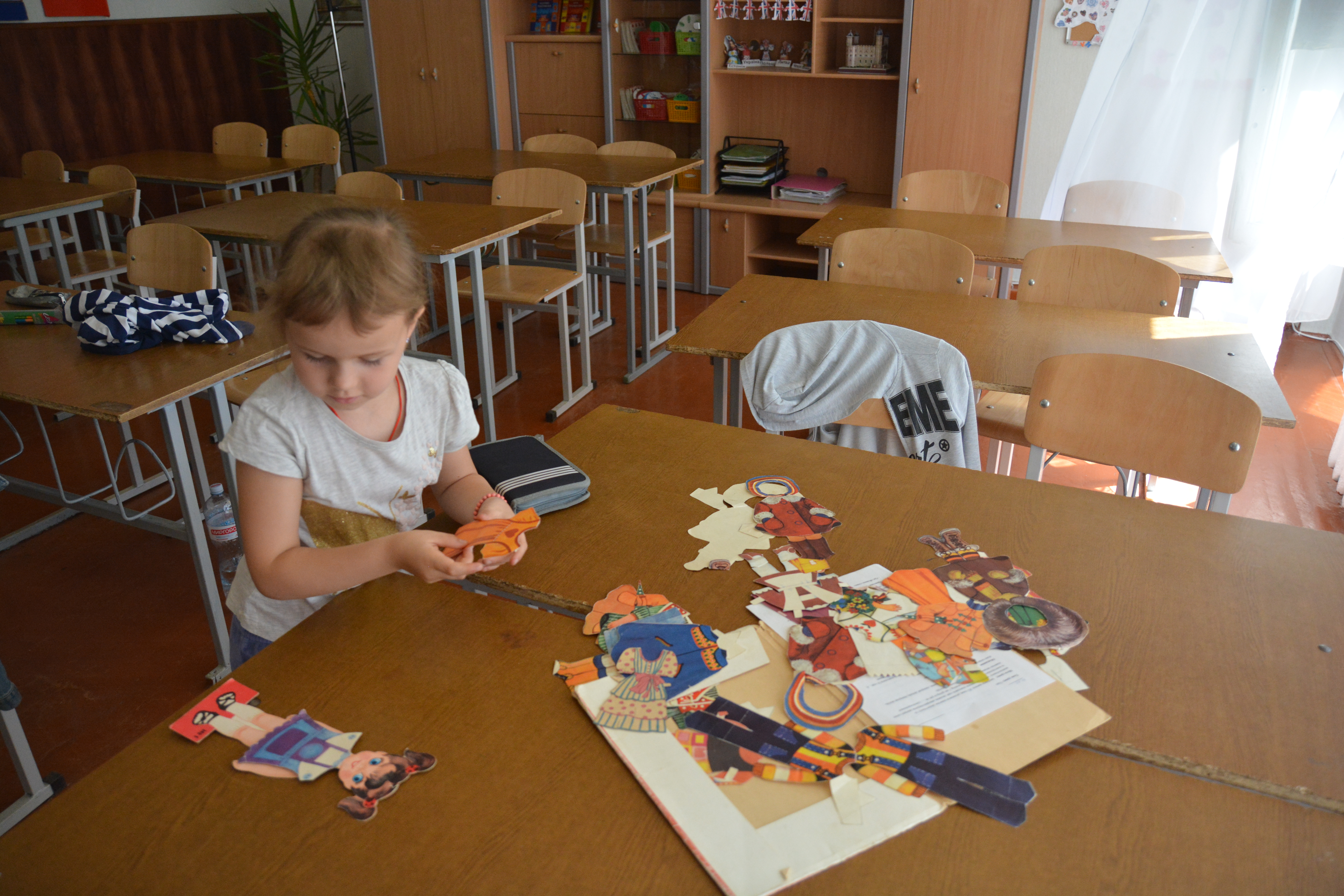 A game with a paper doll