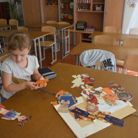 A game with a paper doll