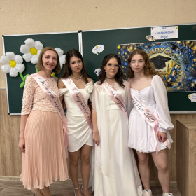 П'ять років швидко промайнули. Випуск учнів 9-Є.