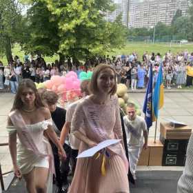 П'ять років швидко промайнули. Випуск учнів 9-Є.